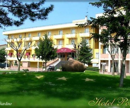 Hotel Poli Castelnovo di Sotto Екстериор снимка