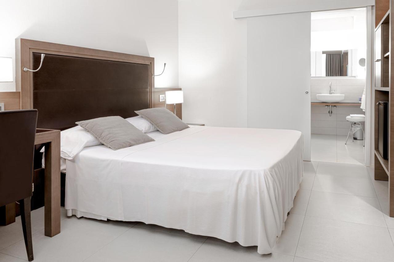 Hotel Poli Castelnovo di Sotto Екстериор снимка
